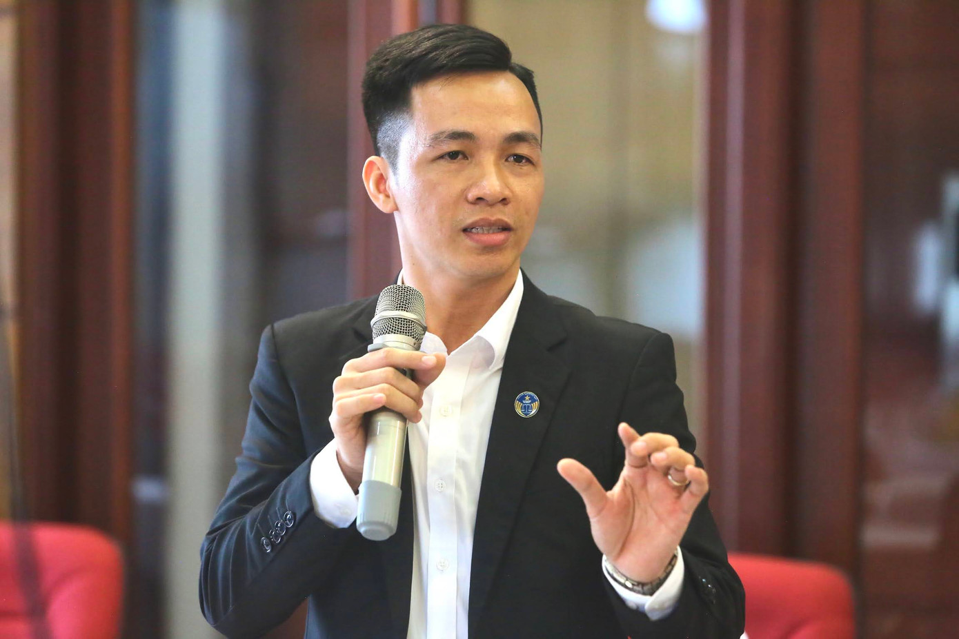 Luật sư Hoàng Tuấn Vũ, Công ty Cổ phần Truyền thông Luật Việt Nam cho rằng trình tự, thủ tục cấp sổ đỏ cho người mua Condotel vẫn còn chung chung, mơ hồ. (Ảnh: Duy Phạm)