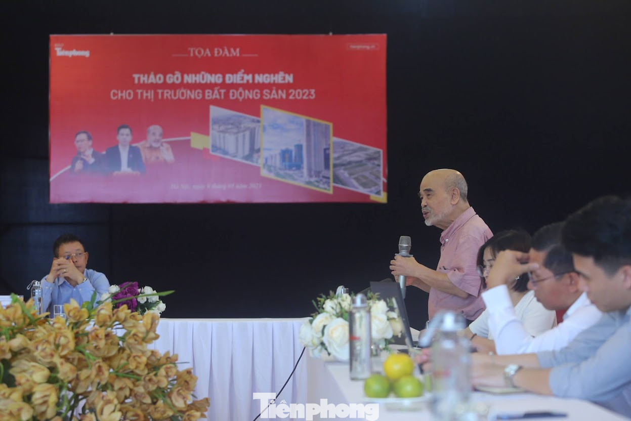 Gốc rễ của khó khăn đối với thị trường BĐS hiện tại một phần do tắc nghẽn nguồn vốn. (Ảnh: Duy Phạm)