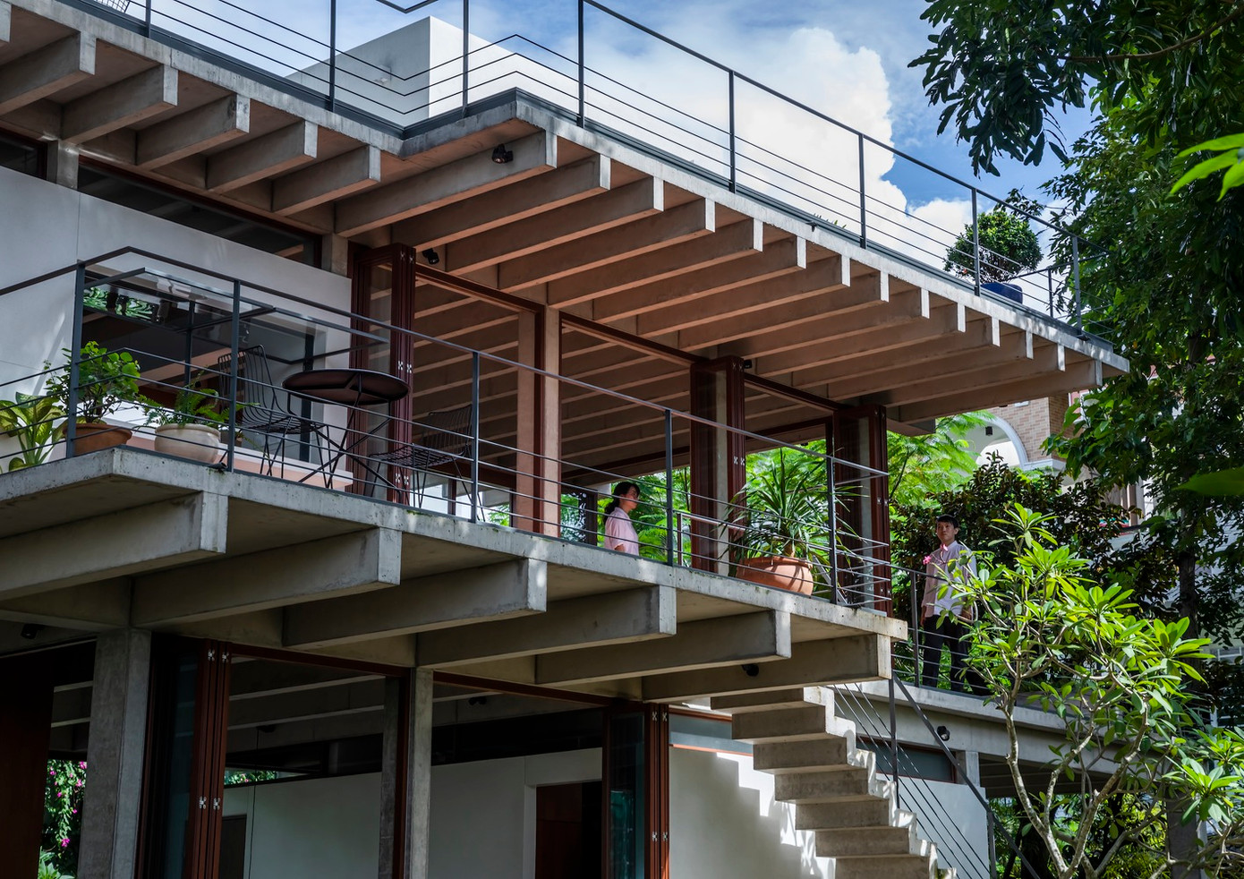 Có thể nói, đây là một nơi cư trú nhiệt đới, nơi người ta luôn có thể cảm thấy gần gũi với thiên nhiên.