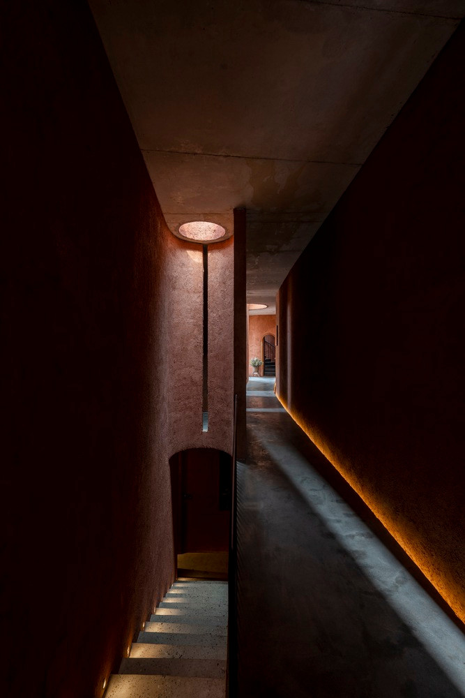 Nhờ thiết kế hệ thống các bẫy gió nên tất cả các phòng đều đón gió mát vào mùa hè. Nhờ thiết kế hệ thống các bẫy gió nên tất cả các phòng đều đón gió mát vào mùa hè.