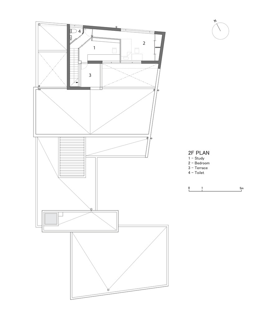 Để giải quyết vấn đề của gia chủ, kiến trúc sư (KTS) đưa ra ý tưởng thiết kế công trình với ba sân trong. Để giải quyết vấn đề của gia chủ, kiến trúc sư (KTS) đưa ra ý tưởng thiết kế công trình với ba sân trong.