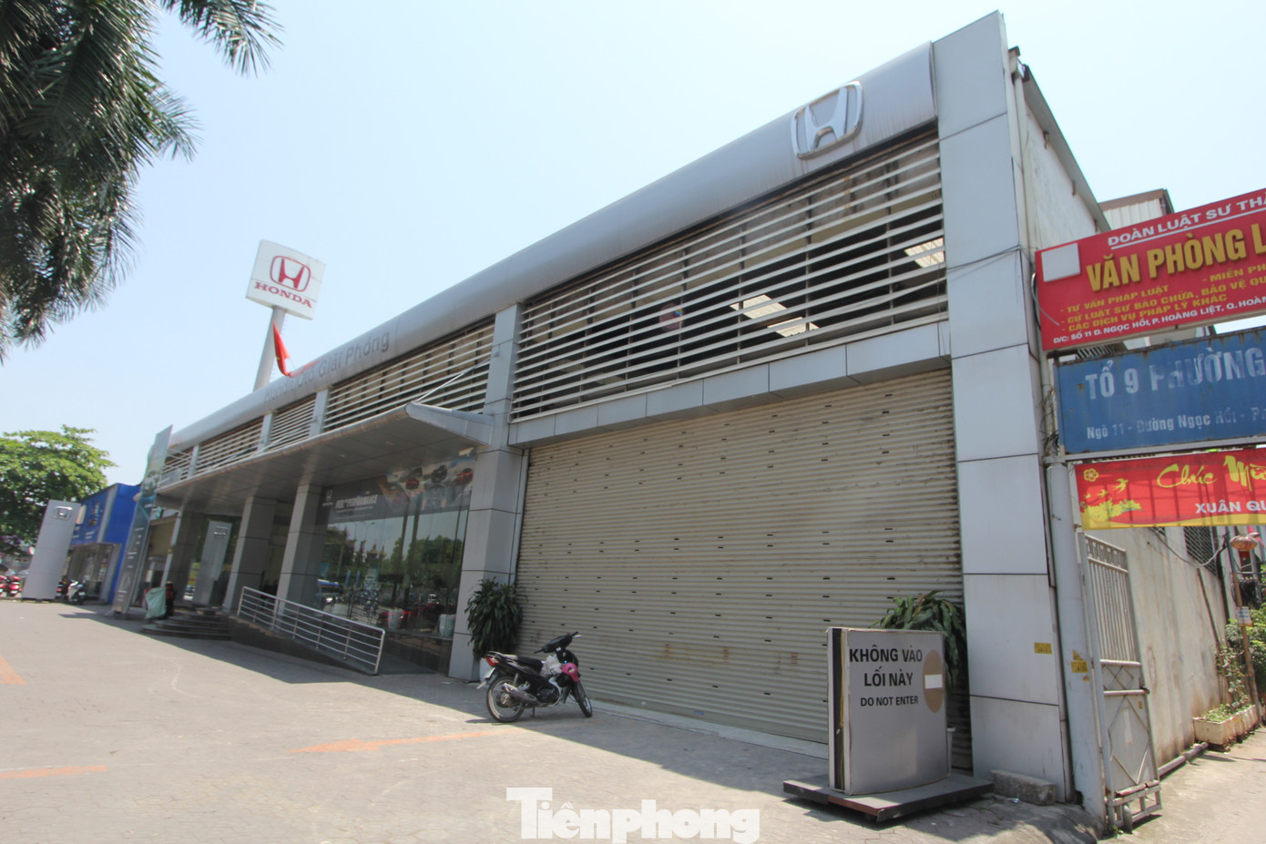 Tháng 7/2020, cơ quan chức năng quận Hoàng Mai xử phạt 80 triệu đồng và ra quyết định đình chỉ đối với showroom và xưởng sửa chữa ô tô thuộc Công ty CP tập đoàn Thái Bình - Chi nhánh ô tô Giải Phóng tại số 09 đường Ngọc Hồi vì vi phạm quy định về PCCC. Tuy nhiên, sau quyết định, cơ sở này vẫn ngang nhiên hoạt động. Tháng 7/2020, cơ quan chức năng quận Hoàng Mai xử phạt 80 triệu đồng và ra quyết định đình chỉ đối với showroom và xưởng sửa chữa ô tô thuộc Công ty CP tập đoàn Thái Bình - Chi nhánh ô tô Giải Phóng tại số 09 đường Ngọc Hồi vì vi phạm quy định về PCCC. Tuy nhiên, sau quyết định, cơ sở này vẫn ngang nhiên hoạt động.