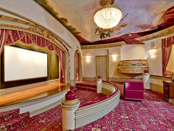 Lòe loẹt nhưng tấm thảm này có thể che đậy các vết bẩn cực tốt