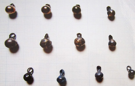 Đồ trang sức bằng vàng tây của người nằm trong ngôi mộ cổ - Ảnh chụp lại từ tư liệu của PGS.TS. Phạm Đức Mạnh