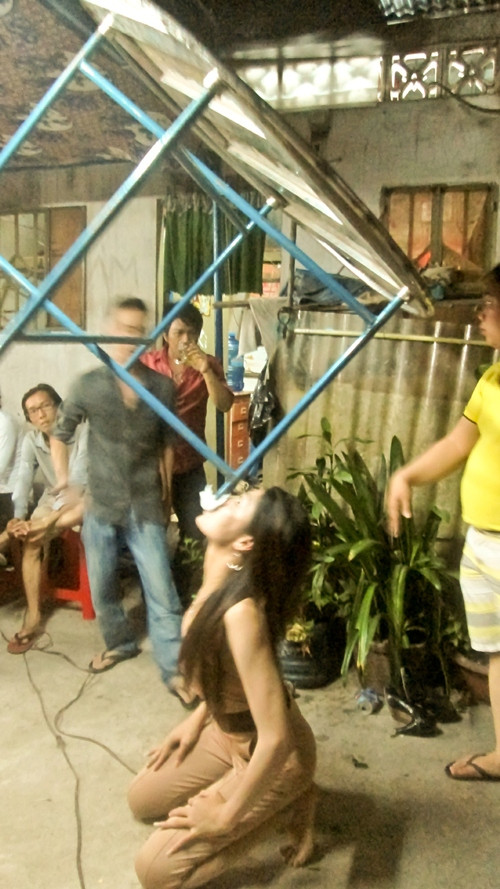 Trung bình, Cát Thy được trả 400 đến 500 nghìn đồng cho một sô diễn. Nhóm Cát Thy diễn ở mọi sô, từ đám tang, đám giỗ đến đám cưới, sinh nhật