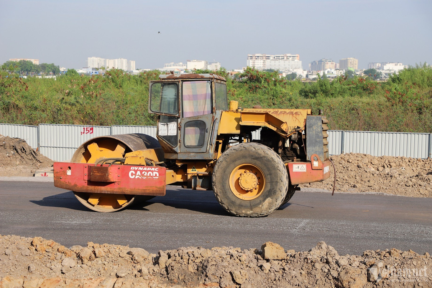 Hiện nay, nhà thầu đang đẩy nhanh tiến độ triển khai thi công đường nối, tường chắn, vỉa hè, thoát nước cho khu vực. Hiện nay, nhà thầu đang đẩy nhanh tiến độ triển khai thi công đường nối, tường chắn, vỉa hè, thoát nước cho khu vực.