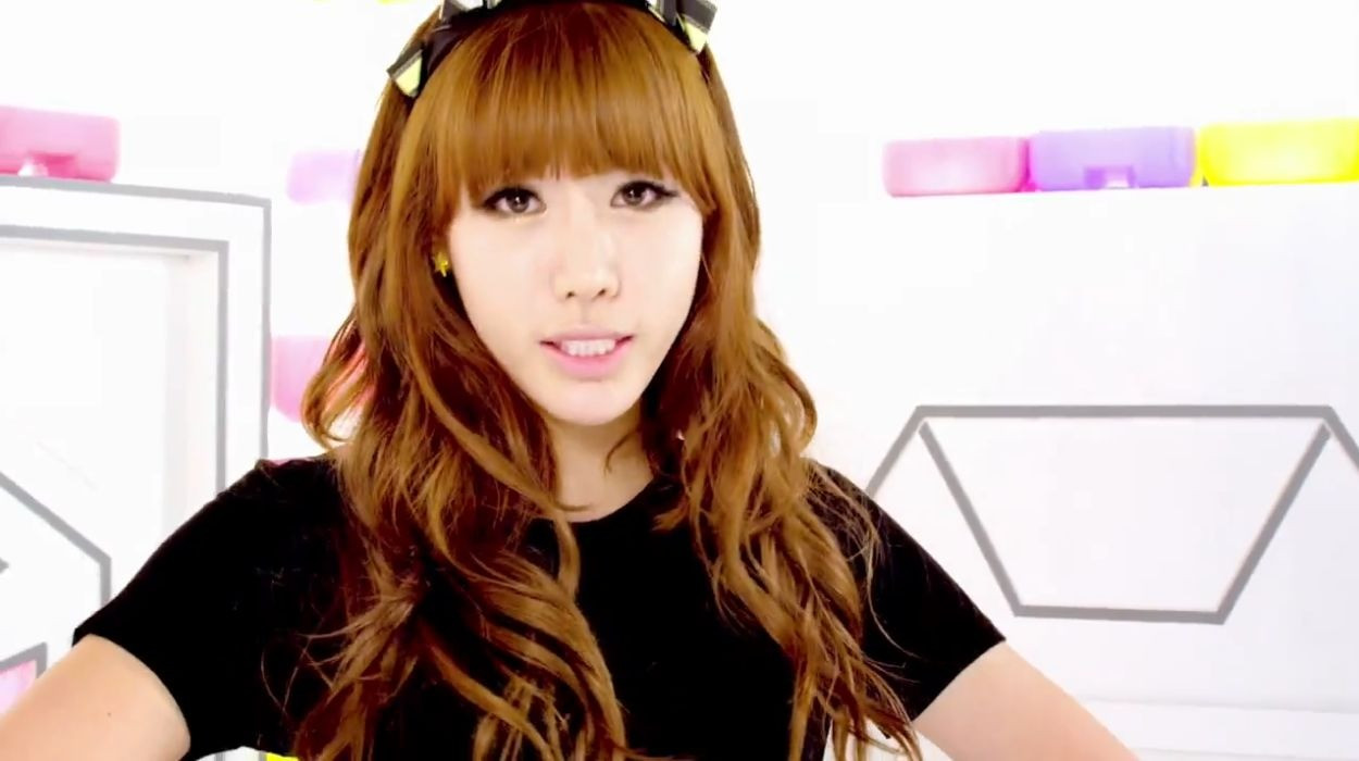 Viki của Dal Shabet từng gây sốc vì đóng phim 18+.