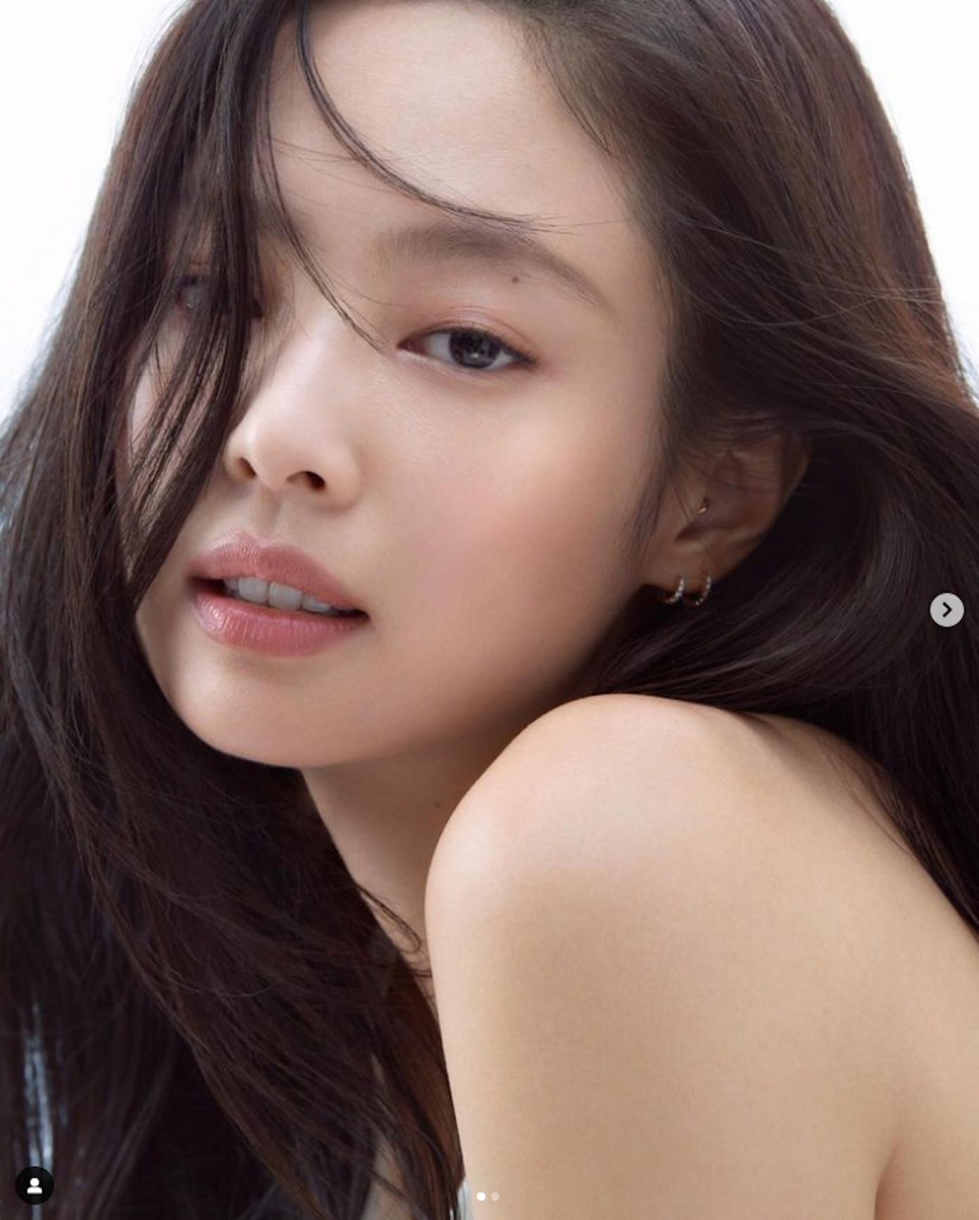 Đông đảo cư dân mạng nhận xét Si Eun có ngoại hình hao hao nữ rapper của BlackPink, Jennie. Ngay cả các MC cũng phải công nhận điều đó khi Si Eun xuất hiện trong tập đầu chương trình hẹn hò. Số khác lại cho rằng người đẹp có nét tương đồng Ningning (aespa).