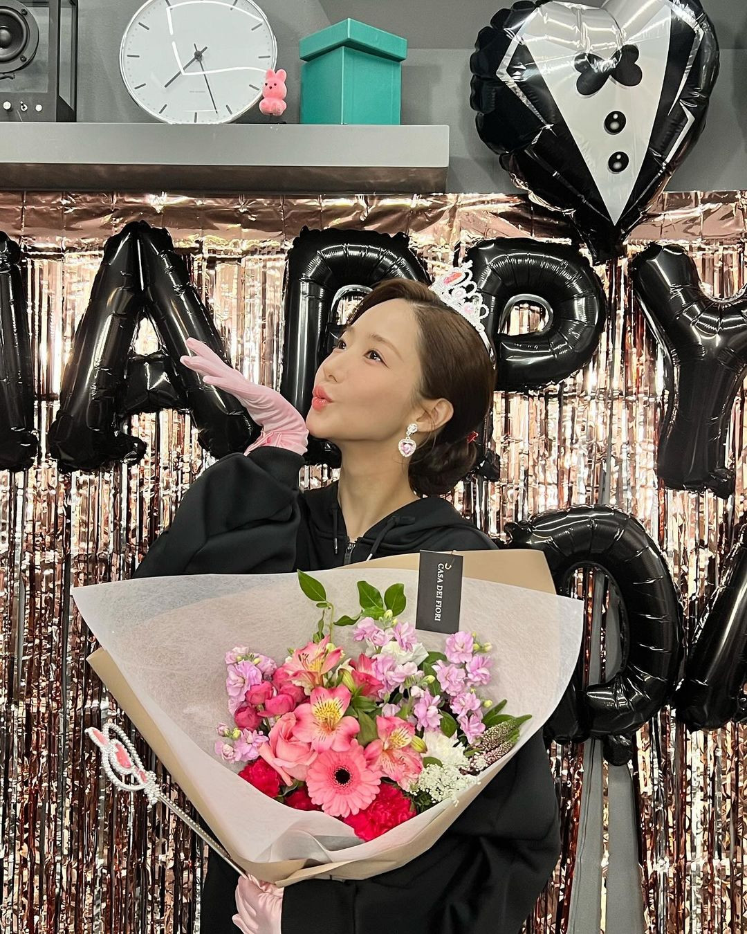 Hình ảnh tươi cười của Park Min Young khiến công chúng Hàn Quốc khó chịu. Ảnh: IG.