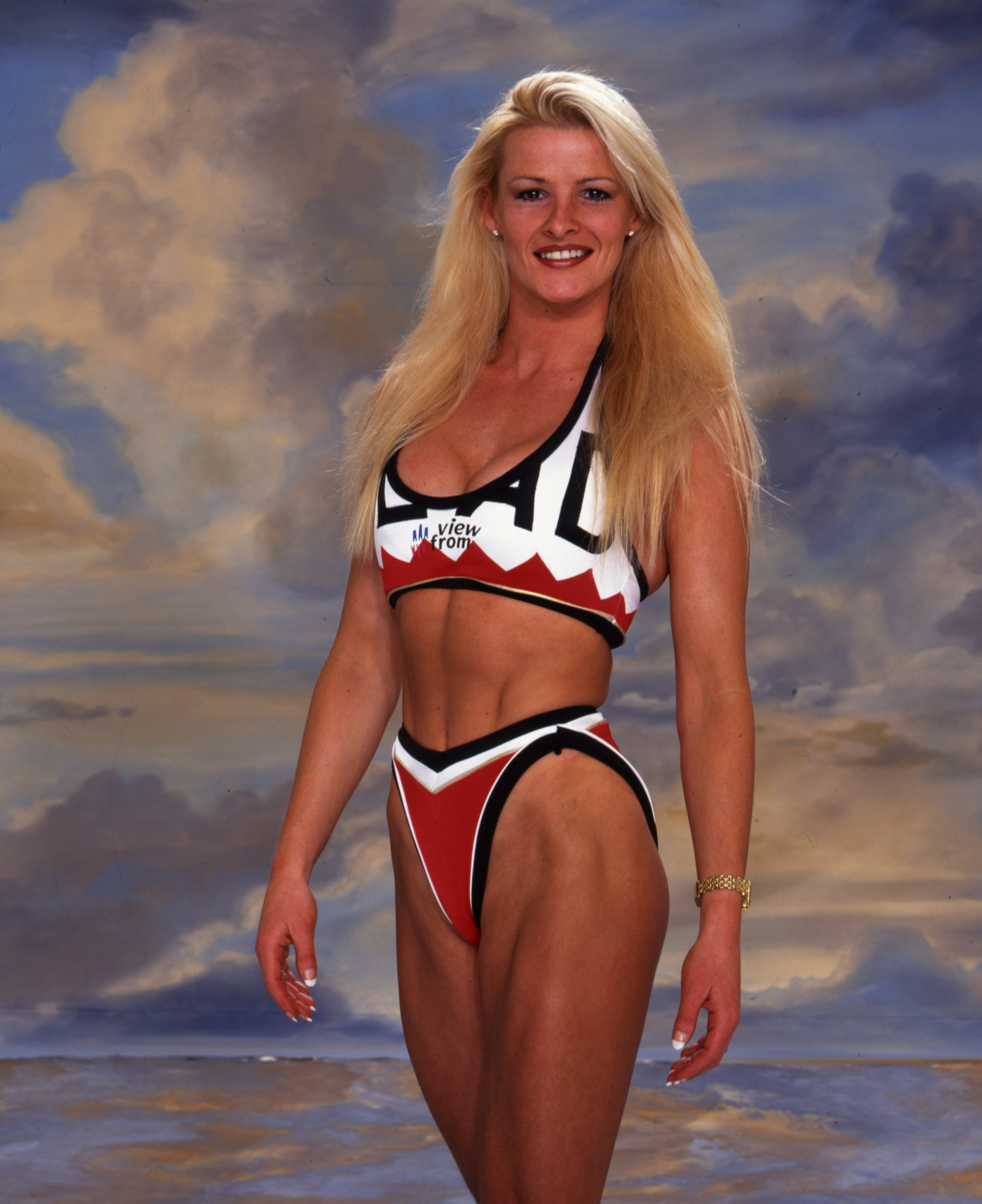 Năm 1992, Kim Betts được biết đến với nghệ danh Lightning, là một trong những người chơi đầu tiên của Gladiators - game show truyền hình tập hợp những thanh niên nổi trội về thể chất phát sóng trên kênh ITV (Anh). Cô được yêu thích nhờ khuôn mặt xinh đẹp đối lập với thân hình cơ bắp rắn rỏi.