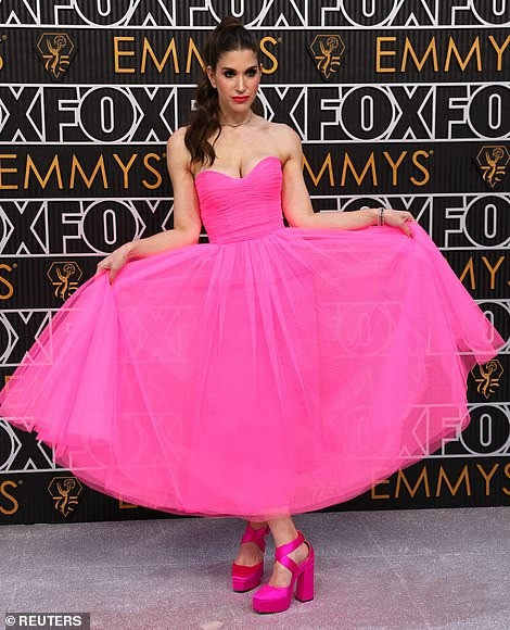 Nhà sản xuất Cody Heller chọn phong cách Barbie nhưng không hề mang đến cảm giác ngọt ngào, ngược lại khá nhức mắt và không phù hợp. Ảnh: Reuters. Nhà sản xuất Cody Heller chọn phong cách Barbie nhưng không hề mang đến cảm giác ngọt ngào, ngược lại khá nhức mắt và không phù hợp. Ảnh: Reuters.