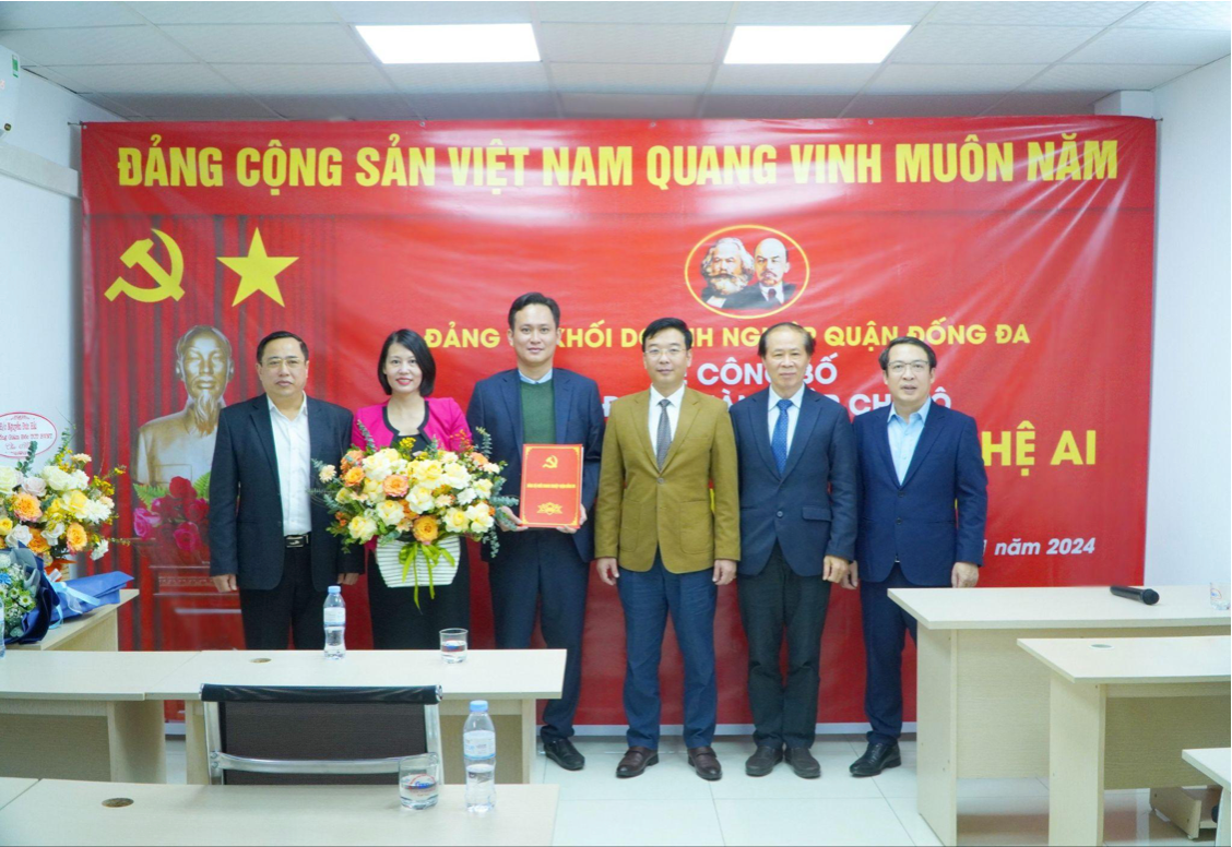 Khách mời tặng hoa và chúc mừng Chi bộ Viện Ứng dụng Công nghệ AI và Thương mại số. Khách mời tặng hoa và chúc mừng Chi bộ Viện Ứng dụng Công nghệ AI và Thương mại số.