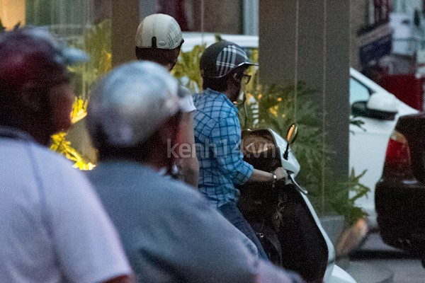 Phương Uyên đưa Thiều Bảo Trang về bằng xe máy