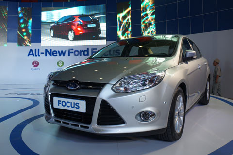 Focus mới có nhiều cải tiến đáng kể, đáng nhắc đến là khả năng 'lùi chuồng' tự động.