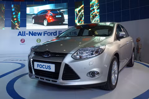 Focus mới có nhiều cải tiến đáng kể, đáng nhắc đến là khả năng 'lùi chuồng' tự động.