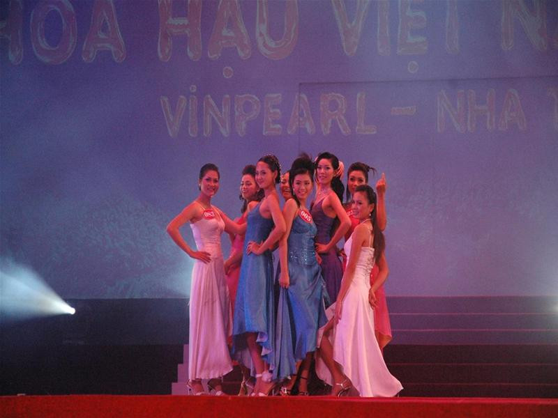 34 người đẹp trong đêm chung kết. Ảnh : TPO Trình diễn tại đêm chung kết. Ảnh : TPO Trình diễn tại đêm chung kết. Ảnh : TPO