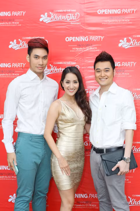 Nhà thiết kế Lý Quý Khánh và ca sĩ Quang Vinh tới chúc mừng Khánh Thi