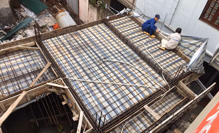 Vụ chết vẫn ký xác nhận nhà đất: Cả phố náo loạn, canh công trình dừng thi công ảnh 2