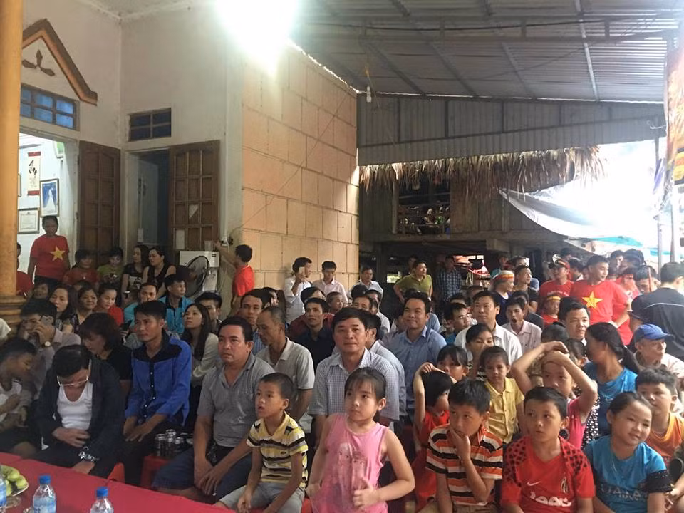 Ngàn cung bậc cảm xúc của CĐV Việt Nam ở trận bán kết ảnh 23