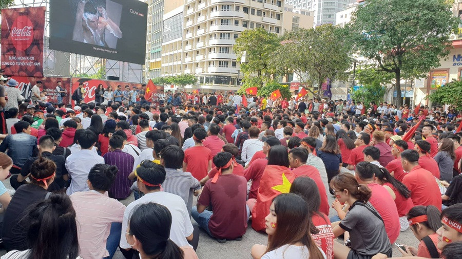 Ngàn cung bậc cảm xúc của CĐV Việt Nam ở trận bán kết ảnh 31