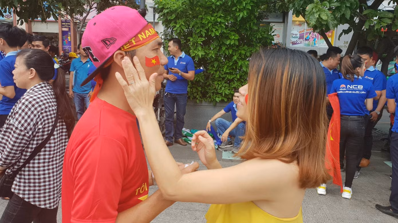 Ngàn cung bậc cảm xúc của CĐV Việt Nam ở trận bán kết ảnh 47