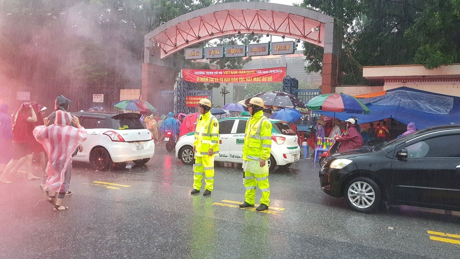 Ngàn cung bậc cảm xúc của CĐV Việt Nam ở trận bán kết ảnh 13