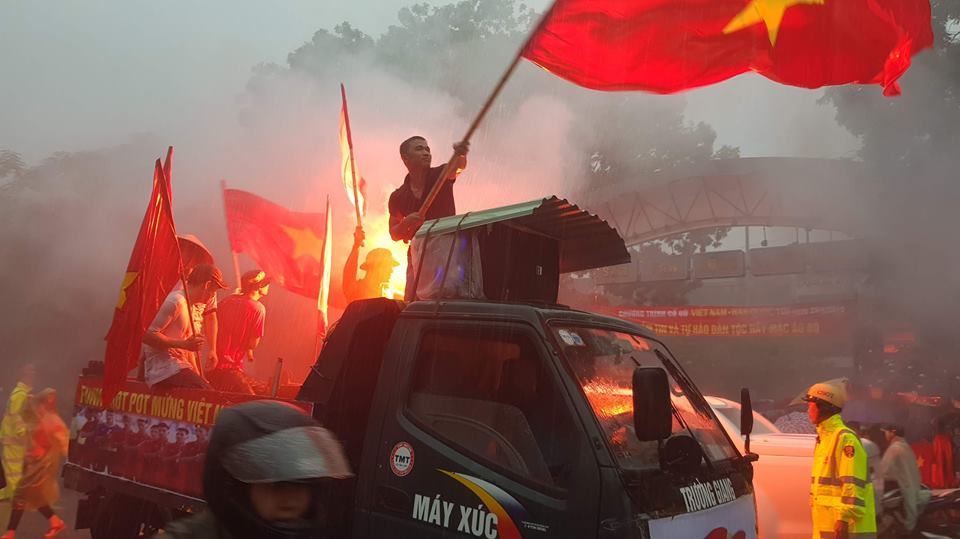 Ngàn cung bậc cảm xúc của CĐV Việt Nam ở trận bán kết ảnh 15