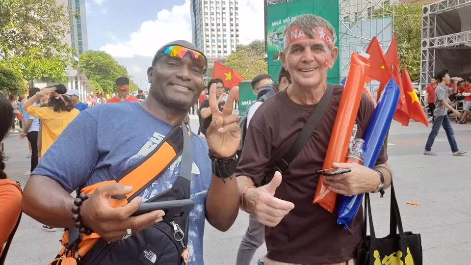 Ngàn cung bậc cảm xúc của CĐV Việt Nam ở trận bán kết ảnh 49