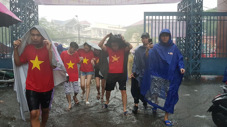 Ngàn cung bậc cảm xúc của CĐV Việt Nam ở trận bán kết ảnh 17