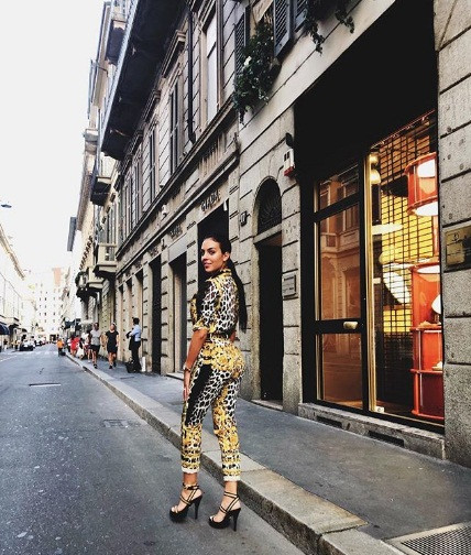 Ronaldo cùng bồ nóng bỏng dạo bước Milan, tắm biển Ibiza ảnh 6