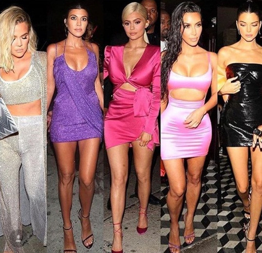 Kylie Jenner diện đầm lưng trần dáng ‘siêu vòng 3’ y hệt chị gái Kim ảnh 1