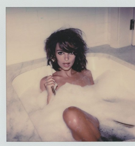 'Mỹ nhân mặc bikini đẹp nhất’ Emily Ratajkowski gợi tình táo bạo ảnh 7