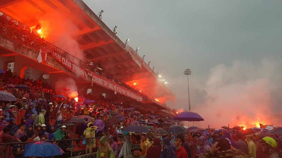 Ngàn cung bậc cảm xúc của CĐV Việt Nam ở trận bán kết ảnh 9