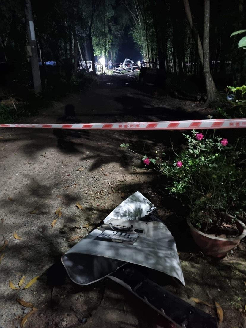 Cơ quan chức năng phong tỏa và khám nghiệm hiện trường vụ việc. Cơ quan chức năng phong tỏa và khám nghiệm hiện trường vụ việc.