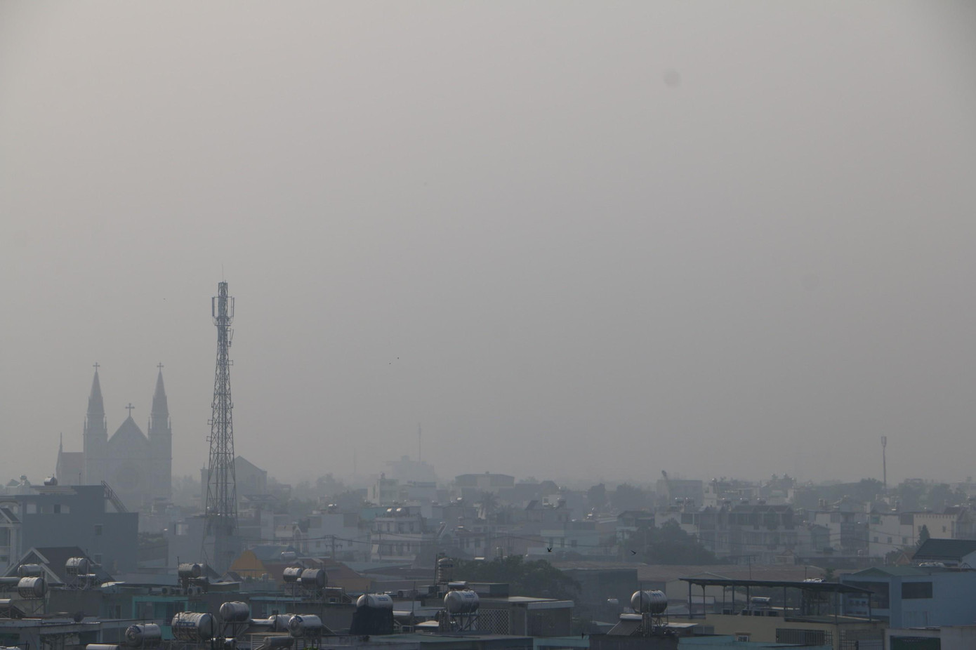 Nhiều tòa nhà ở quận 8, TPHCM chìm sau màn sương mù vào sáng 8/11. Nhiều tòa nhà ở quận 8, TPHCM chìm sau màn sương mù vào sáng 8/11.