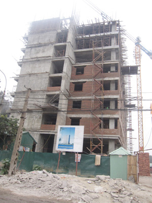 Bất chấp dư luận lên tiếng, chung cư 83 Ngọc Hồi không phép vẫn thi công Ảnh: NT