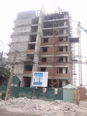 Bất chấp dư luận lên tiếng, chung cư 83 Ngọc Hồi không phép vẫn thi công. Ảnh: NT. Bất chấp dư luận lên tiếng, chung cư 83 Ngọc Hồi không phép vẫn thi công Ảnh: NT