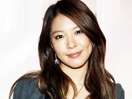 Không ít người hâm mộ ca sĩ BoA bởi má lúm đồng tiền duyên dáng