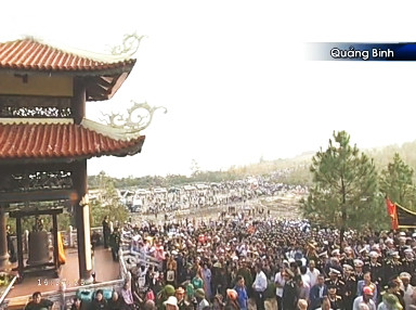 Toàn cảnh lễ an táng Đại tướng tại Vũng Chùa. 