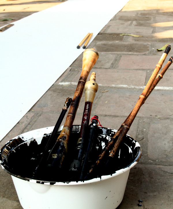 Nhiều loại bút được sử dụng để thể hiện