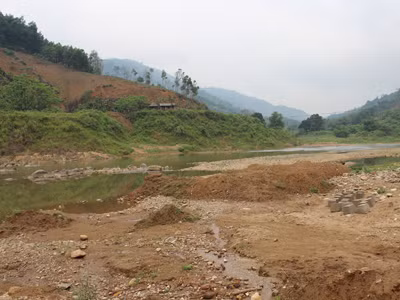 Đường xuống cấp nghiêm trọng sau khi hoàn thành không lâu. ẢNH: H.T