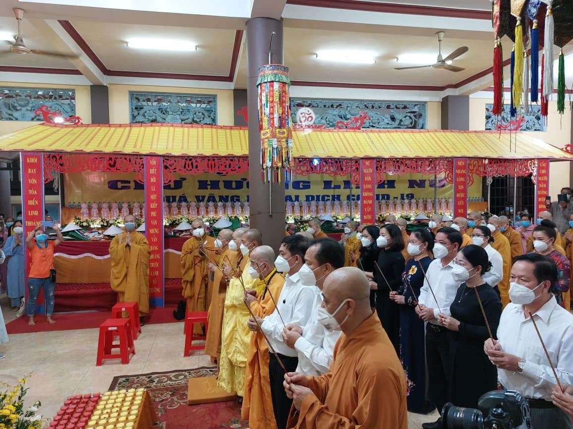 Xúc động lễ tưởng niệm đồng bào tử vong và cán bộ, chiến sĩ hy sinh do đại dịch COVID-19 ảnh 53