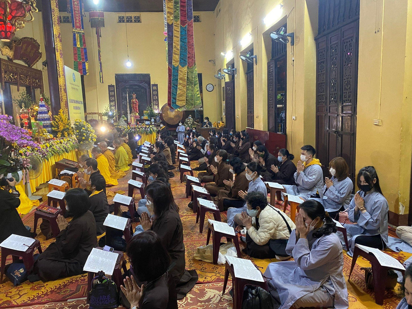 Tại Tam bảo chùa Quán Sứ