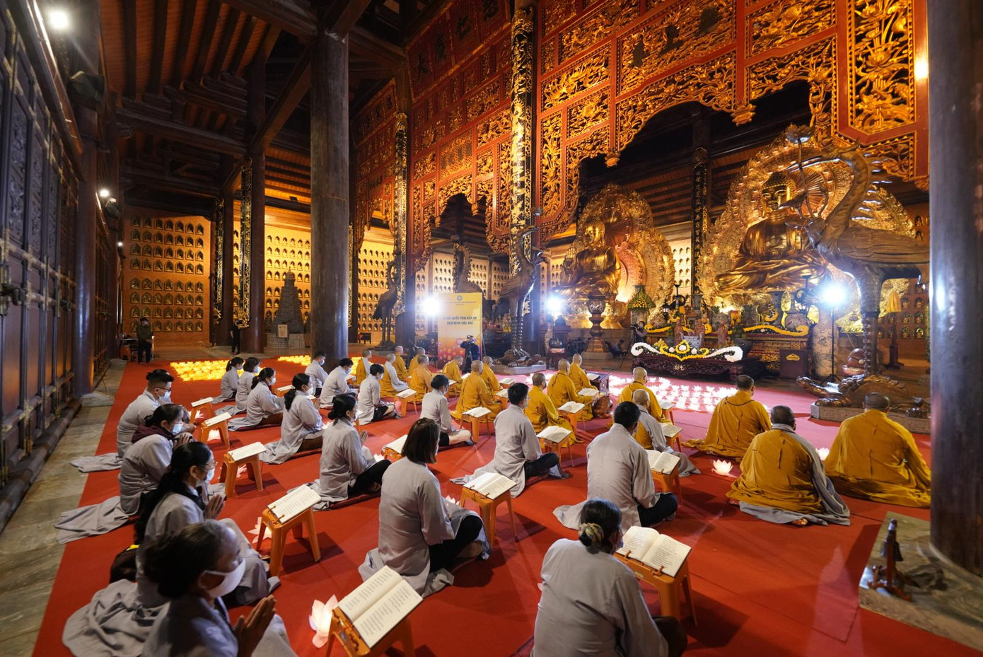 Xúc động lễ tưởng niệm đồng bào tử vong và cán bộ, chiến sĩ hy sinh do đại dịch COVID-19 ảnh 27