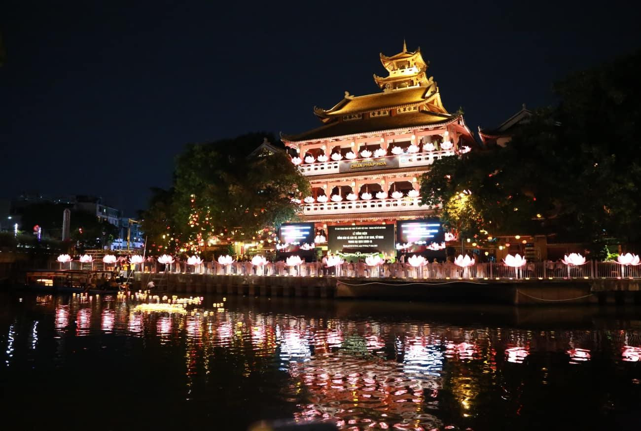 Xúc động lễ tưởng niệm đồng bào tử vong và cán bộ, chiến sĩ hy sinh do đại dịch COVID-19 ảnh 24