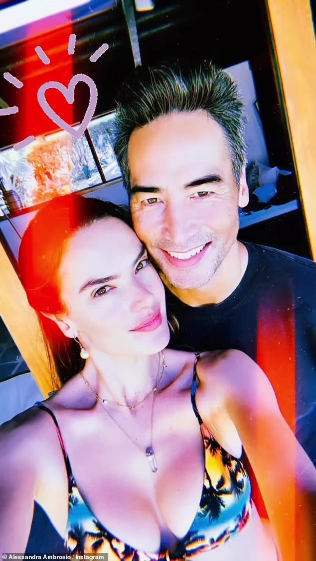 Cựu "thiên thần nội y" rời hãng Victoria's Secret sau khoảng 17 năm gắn bó và hiện tập trung kinh doanh thương hiệu áo tắm riêng. Tuy vậy, cô vẫn là tên tuổi hot trong nhiều sự kiện, xuất hiện trên nhiều tạp chí cũng như thường gây "bão" mạng với những shoot hình áo tắm đẹp như mộng. Cựu "thiên thần nội y" rời hãng Victoria's Secret sau khoảng 17 năm gắn bó và hiện tập trung kinh doanh thương hiệu áo tắm riêng. Tuy vậy, cô vẫn là tên tuổi hot trong nhiều sự kiện, xuất hiện trên nhiều tạp chí cũng như thường gây "bão" mạng với những shoot hình áo tắm đẹp như mộng.