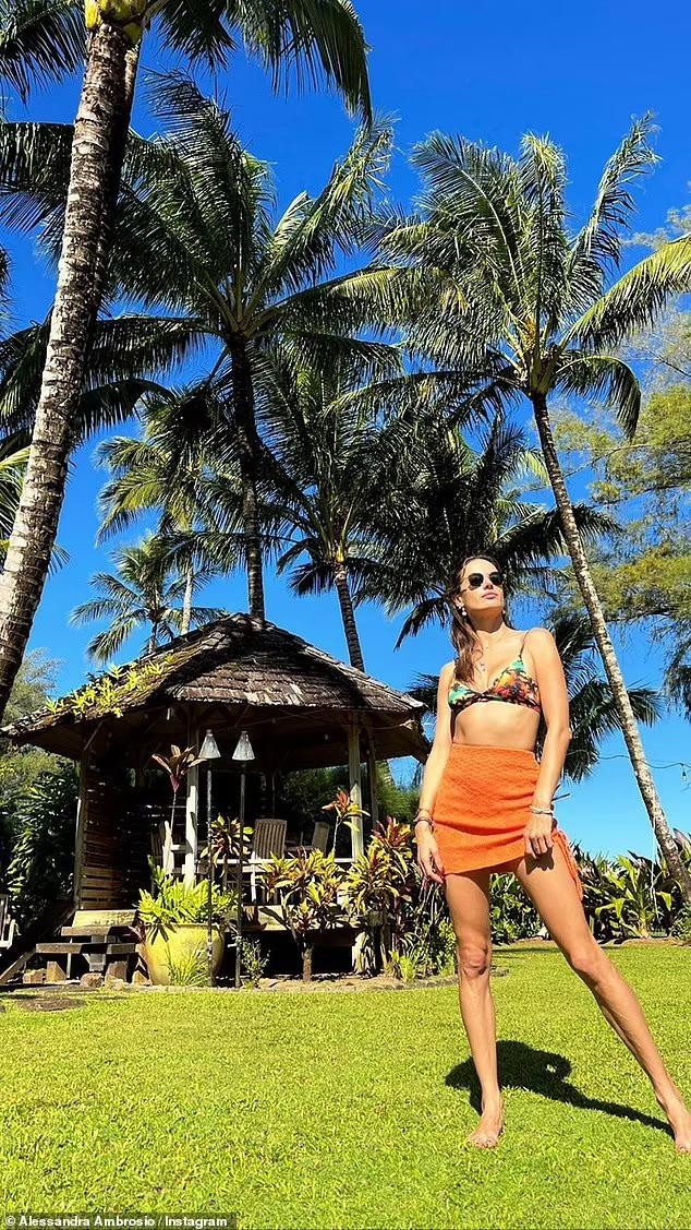 Ở tuổi 40 và đã qua 2 lần sinh nở nhưng chân dài đình đám đến từ Brazil vẫn khiến nhiều chị em phải ghen tị với nhan sắc "không tuổi". Ở tuổi 40 và đã qua 2 lần sinh nở nhưng chân dài đình đám đến từ Brazil vẫn khiến nhiều chị em phải ghen tị với nhan sắc "không tuổi".