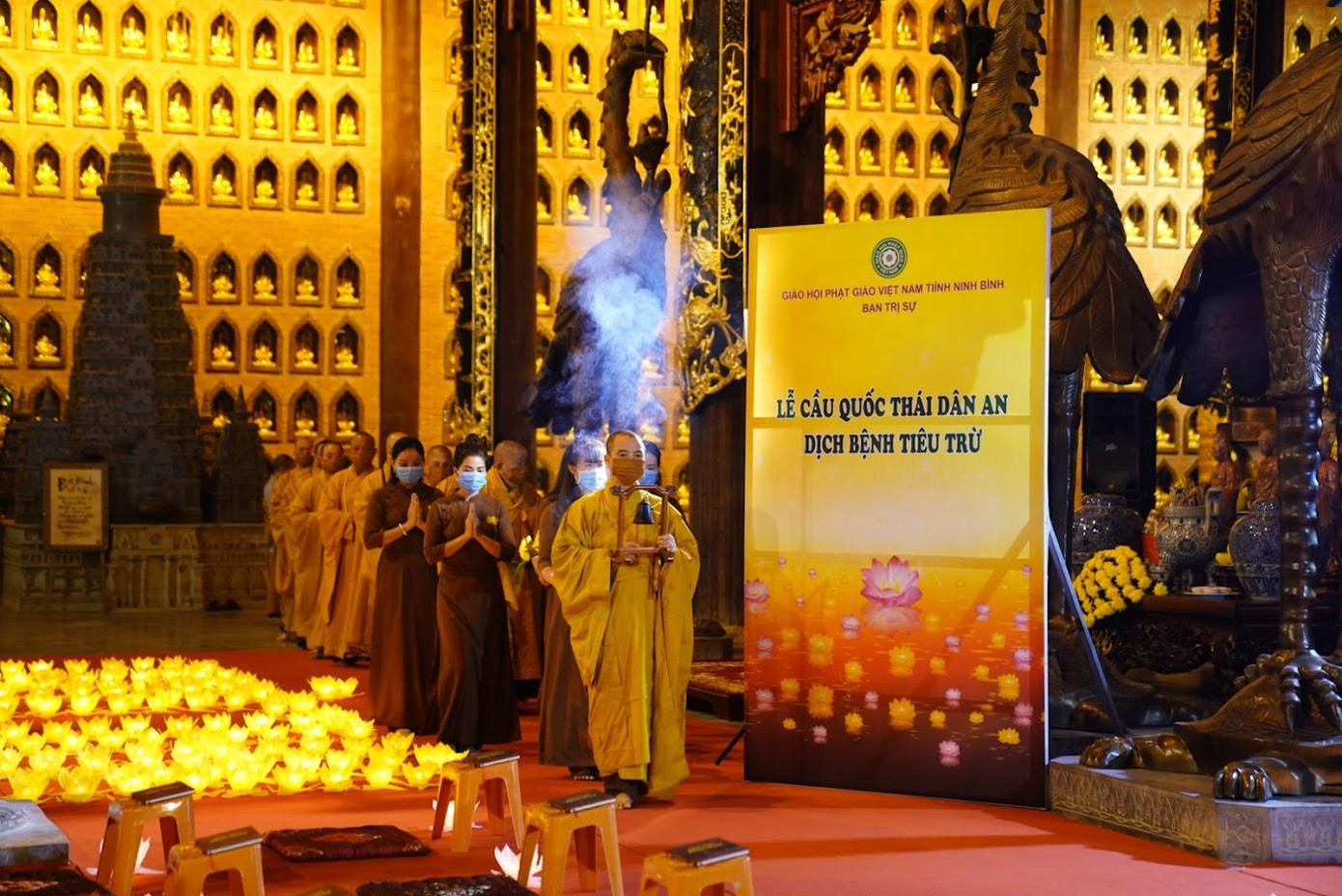 Xúc động lễ tưởng niệm đồng bào tử vong và cán bộ, chiến sĩ hy sinh do đại dịch COVID-19 ảnh 28