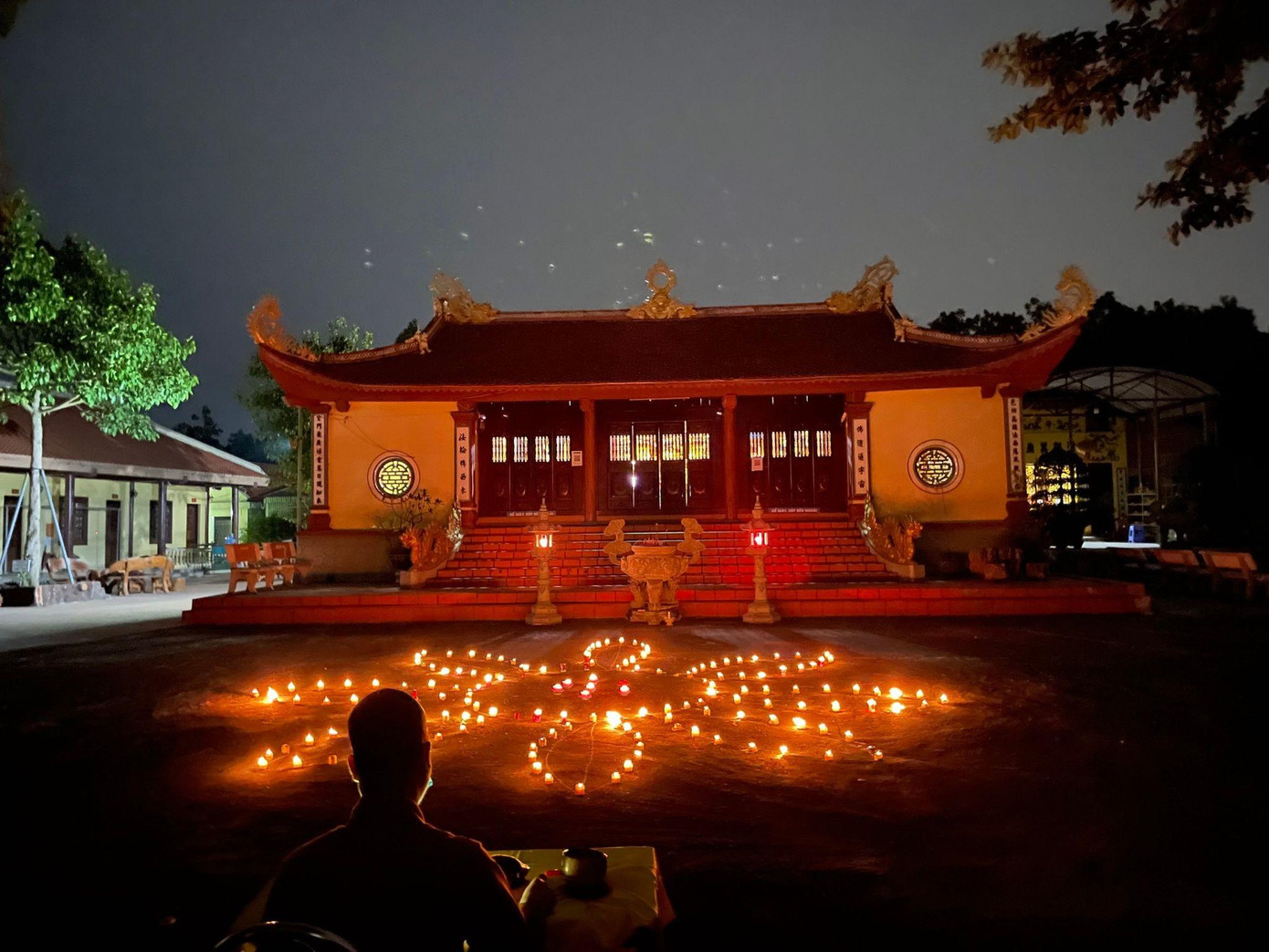 Xúc động lễ tưởng niệm đồng bào tử vong và cán bộ, chiến sĩ hy sinh do đại dịch COVID-19 ảnh 59