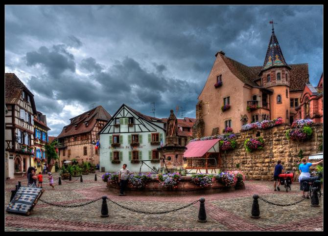 Quảng trường nhỏ, nơi vui chơi của người dân Eguisheim